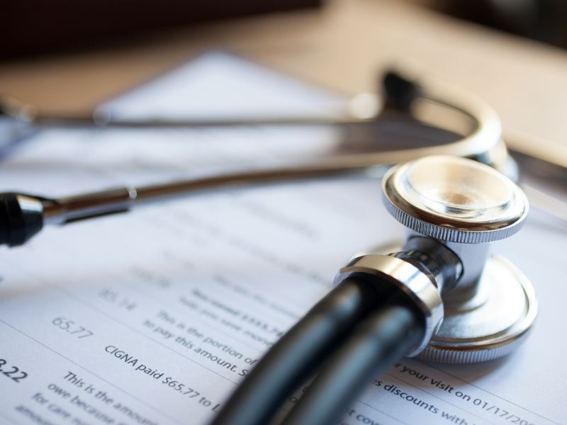 Jakich świadczeń medycznych wolno odmówić ze względów moralnych? Na zdjęciu stetoskop.